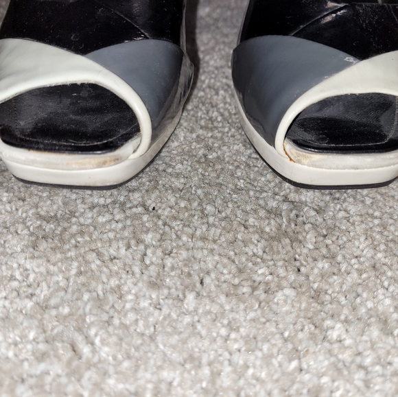 Kenneth Cole Reaction Heels - Picture 2 of 4